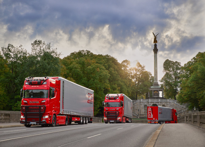 Nachtaufnahme Autobahn und Stadion München